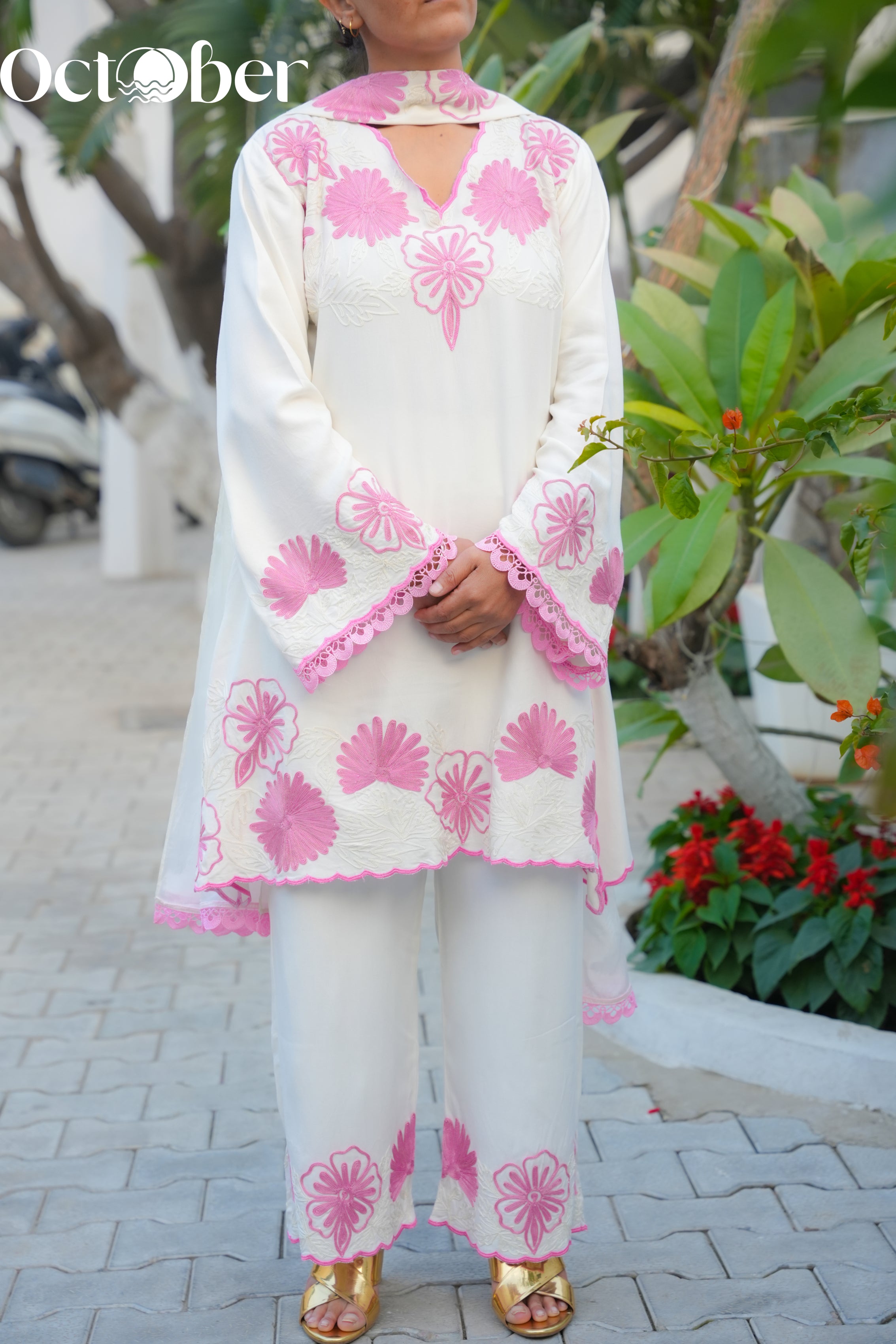 White Fine Wool Suit with Thread Work